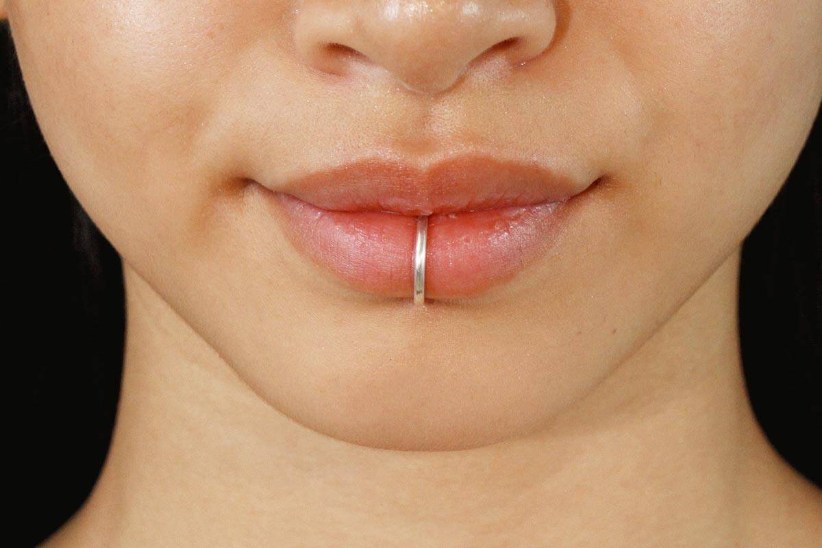 Lip piercing $85.00 & gen ladann bijou nan Iron Palm Tattoos & body Piercing nan anba lavil Atlanta, Georgia. Walk-ins aksepte. Rele 404-973-7828