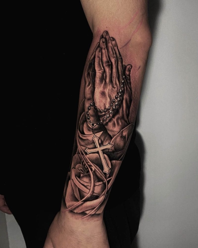Атлантадагы Iron Palm Tattoos компаниясынын конок сүрөтчүсү Рене Кристобалдын тиленүүчү колдору жана розари мончокторунун татуировкасы. Рене Консепсион Чилиден Атлантага келет. Рене 11-жылдын 18-сентябрынан 2023-сентябрына чейин Iron Palm дүкөнүндө орун ээлөө үчүн жеткиликтүү. 404-973-7828 номуруна чалыңыз же бекер консультация алуу үчүн токтоңуз. Жөө кирүүлөр кабыл алынат.