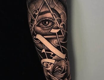Surrealism Eye, Initial, And Rose από τον Rene Cristobal, καλεσμένο καλλιτέχνη στο Iron Palm Tattoos. Ο Ρενέ είναι καλλιτέχνης από την Κονσεπσιόν της Χιλής. Είμαστε ανοιχτά αργά το βράδυ έως τις 2 το πρωί. Καλέστε στο 404-973-7828 ή περάστε για δωρεάν συμβουλευτική.