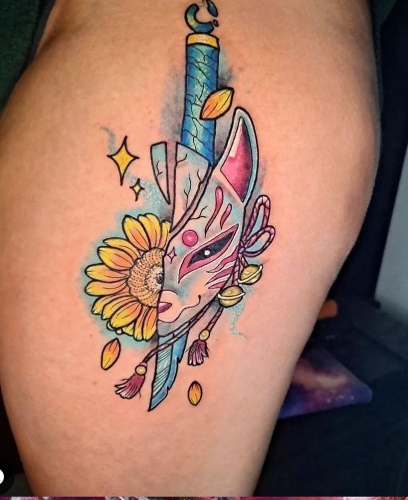 Күн карама, бычак жана китцүн маскасы Ари Элиз, Iron Palm Tattoos компаниясынын конок сүрөтчүсү Ари бизге Орландо Флоридадагы Hart & Huntington Tattoo компаниясынан келет. Ал 2023-жылдын августунда ээлеп коюуга болот. Биз түнкү саат 2ге чейин ачыкпыз. 404-973-7828 номуруна чалыңыз же бекер консультация алуу үчүн токтоңуз.