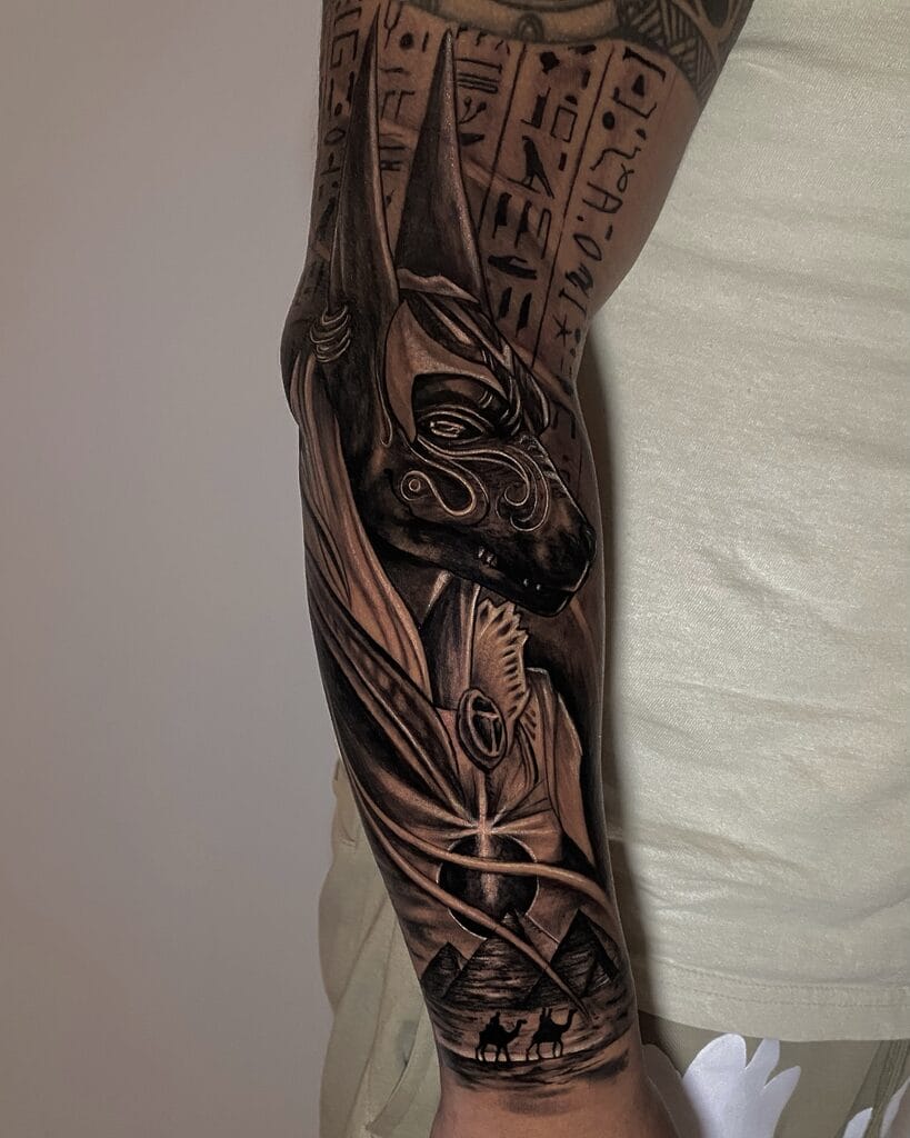 Anubis Black & Grey Photo Realism Tattoo Rene Cristobal, gostujoči umetnik pri Iron Palm Tattoos. Anubis tetovaže nudijo izrazito estetiko, ko so dokončane. To so edinstvene tetovaže, ki jih ljudje ponavadi dobijo zaradi njihove simbolične vrednosti. Zaščita, smrt, transformacija, skrbništvo in biti 'duhovno' egipčansko božanstvo Anubis je zelo priljubljena tetovaža. Všeč so nam podrobnosti v hieroglifih, piramidi. V ozadju. Rene je dodal celo kamele. Ta tetovaža pripoveduje zgodbo. Rene prihaja k nam iz studia Vision Tattoo v Concepcionu v Čilu in zdaj rezervira termin od 11. do 18. septembra 2023 v Iron Palm Tattoos v Atlanti. Večino noči smo odprti pozno zvečer do 2. ure zjutraj. Pokličite 404-973-7828 ali se oglasite na brezplačnem posvetu. Sprehodi so dobrodošli.