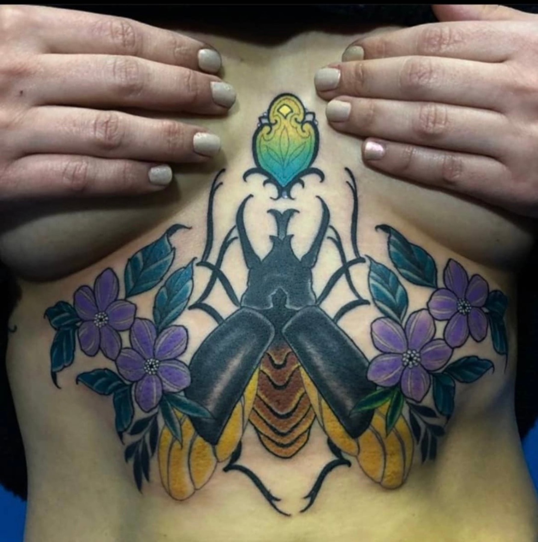 Big Beetle Neo Traditional Tattoo Pa Pierre Jarlan. Li renmen insect. Se tout sa nou ka di pou sa a :)