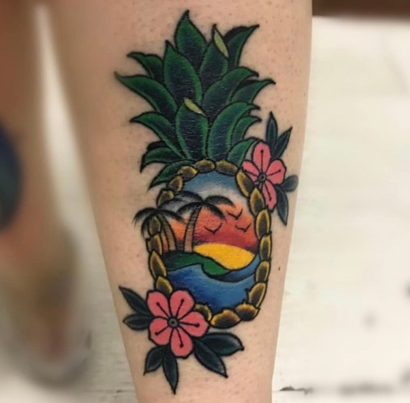 "Iquique Beach" Neo Tradisyonèl Tattoo Pa Pierre Jarlan. Kliyan Pierre te achte sèn sa nan yon flash tatoo Pierre te fè. Iquique se yon bèl vil oseyan nan peyi Chili ak moun ki la yo trè fyè de plaj yo.