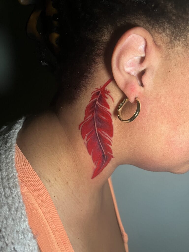 Редворк реализм Tattoo парраи парранда аз ҷониби Терранс Сойер. Ин пари кардиналро рассоми аршади татуировка Терранс Сойер дар Tattoos Iron Palm дар маркази шаҳри Атланта дар ноҳияи санъати Каслберри Ҳилл ранг кардааст. Терранс инчунин бо татуировкаи хеле муфассали ёдгории худ маълум аст. Iron Palm дар маркази маркази ATL ҳамагӣ чанд мил аз Little Five Points ҷойгир аст. 404-973-7828 занг занед ё барои машварати ройгон истед. Даромадгоҳҳо хуш омадед.