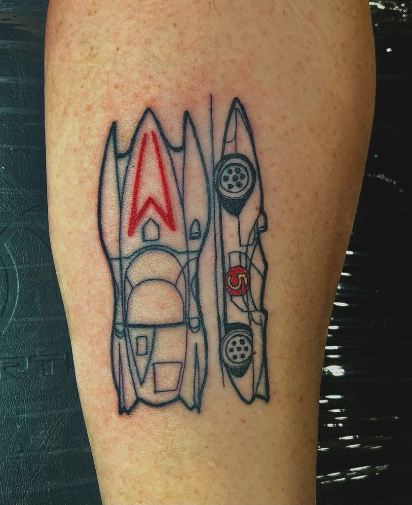 Ang Anime Tattoo ng Speed ​​Racer Fan Ni Binky Warbucks. Dinisenyo ni Binky ang Speed ​​Racer diagram na ito para sa nostalgia ng fan. Ang tattoo ay isang hindi mapag-aalinlanganang replika ng sikat na kotse sa cartoon series. Ang Iron Palm ay ang tanging late night tattoo shop sa downtown Atlanta. Bukas kami hanggang 2AM halos gabi. Tinatanggap ang mga walk in.