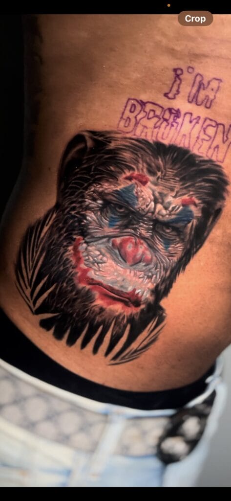 Қайсар аз "Сайёраи маймунҳо" бо ороиши "The Joker;s" аз ҷониби Терранс Сойер. Ин консепсияи бадеии аз ҷониби Терранс барои муштарӣ пешкашшуда аст. Ба рақами 404-973-7828 занг занед ё барои машварати ройгон таваққуф кунед.