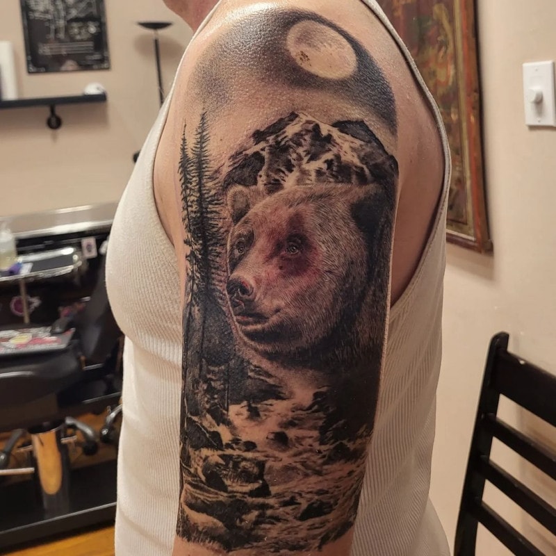 Татуировка Медведь Гризли Черная вышивка Реализм Животное от Thian. Татуировки медведя означают серьезность, силу, бесстрашие и бесстрашие. Позвоните по телефону 404-973-7828 или зайдите на бесплатную консультацию. Проходы приветствуются.