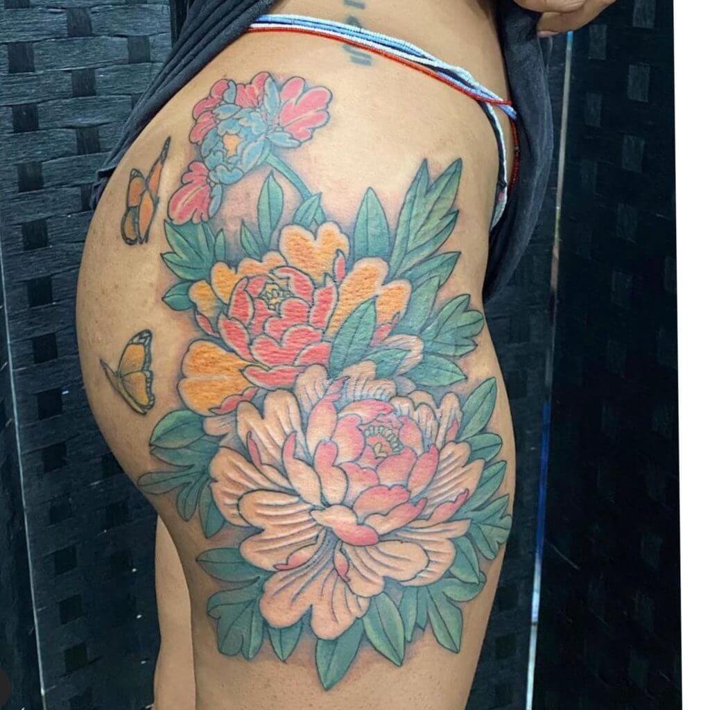 Peony Flower Tattoo Na Tupicalo ma Iron Palm Tattoos ma Atlanta, GA. E loaʻa ana i ka mea kūʻai aku ka lima wāwae holoʻokoʻa i hoʻolaʻa ʻia no ke kiʻi Kuʻuna Iapana. E kelepona iā 404-973-7828 a i ʻole e kipa aku no ke kūkākūkā manuahi. Loaʻa iā Tupicalo ma ke koho ʻana.