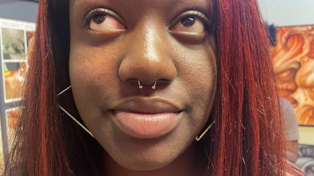 Septum Body Piercing Ni Ari Sa Iron Palm Tattoos. sariling bayan ng Atlanta, GA. Tumawag sa 404-973-7828 o huminto para sa libreng konsultasyon. Tinatanggap ang mga walk in.
