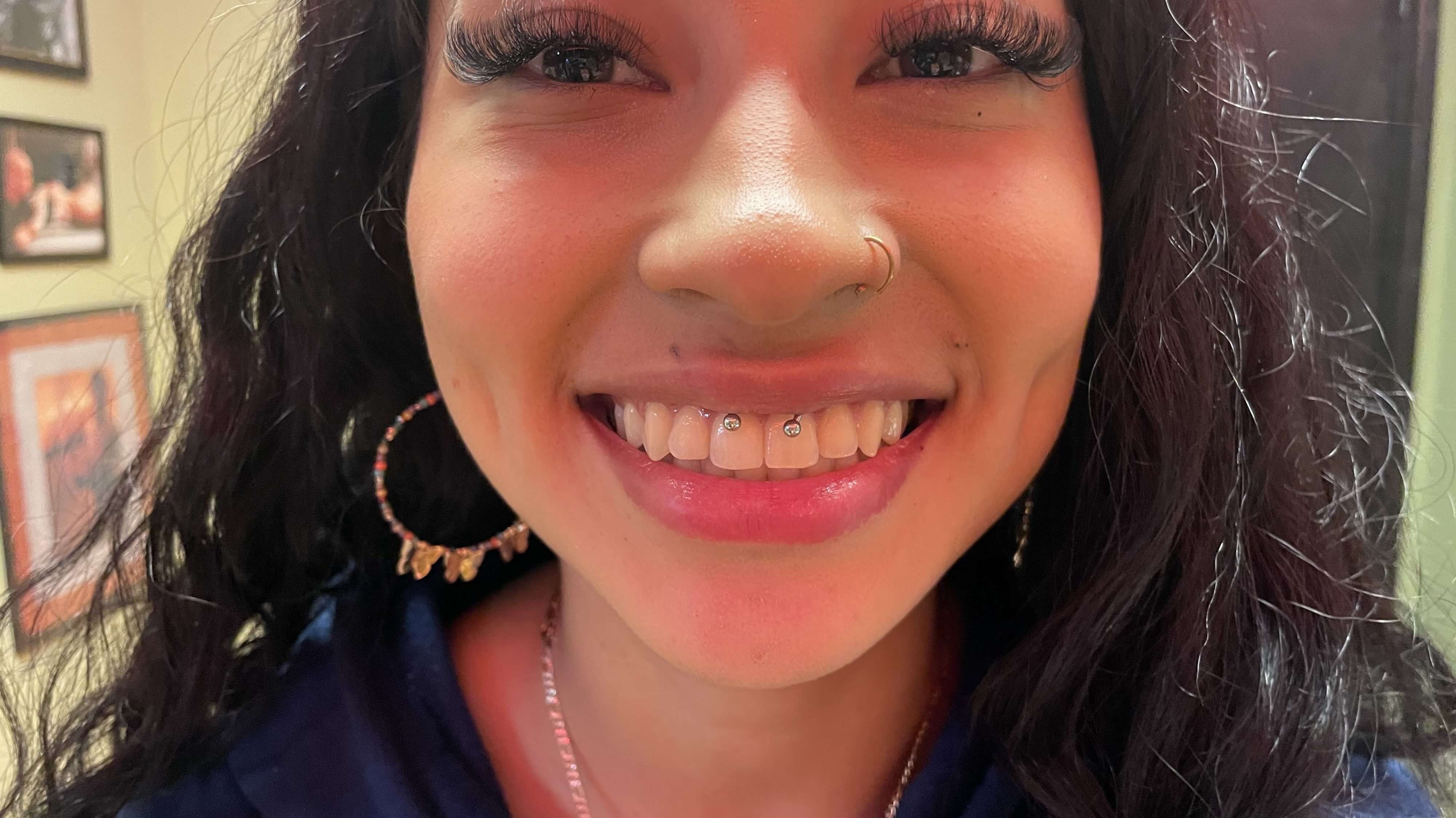 Smiley 'Sa Sulod' Pagtusok sa Lawas Ni Ari Sa Iron Palm Tattoos. Si Ari usa ka body piercer sa Iron Palm Tattoos Sa Downtown Atlanta, GA. Tawga ang 404-973-7828 o hunong alang sa libre nga konsultasyon. Gidawat ang mga walk in.