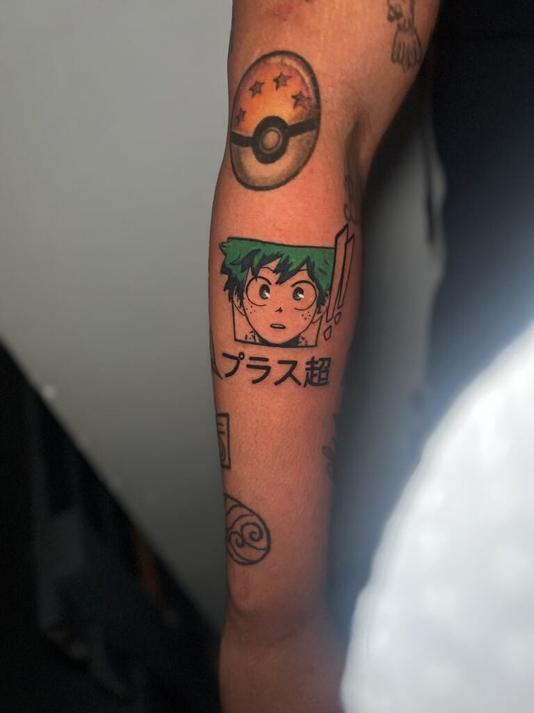 Tatuazh në parakrahin Anime Deku