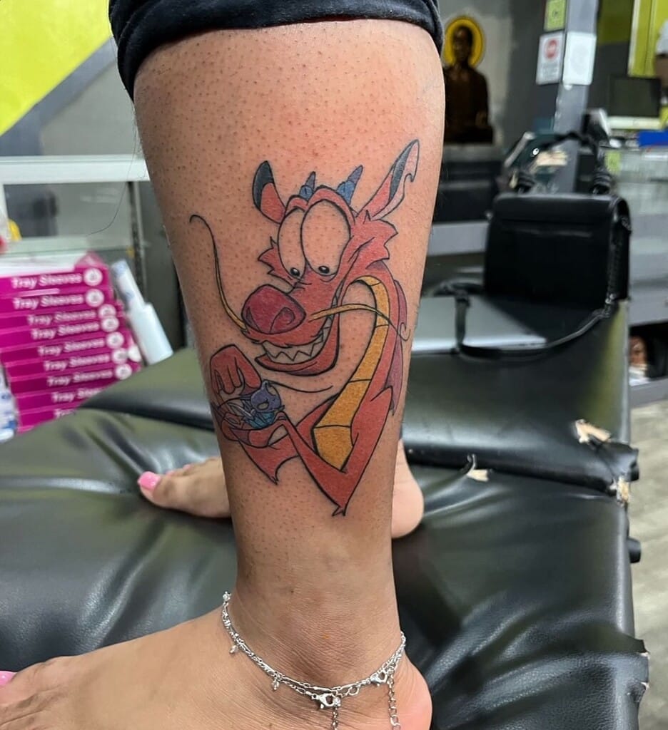 Tattoo ng may kulay na cartoon na guya ng dragon